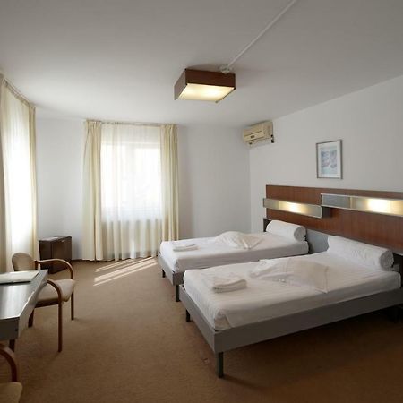 Vila Rosa Hotel Cluj-Napoca Exterior photo